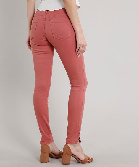 Calça de Sarja Feminina Super Skinny com Bolsos