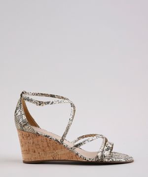 Sandália Feminina Oneself Anabela com Estampa e Textura Animal Print de Cobra Dourado