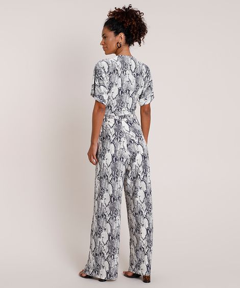 Macacão Feminino Transpassado Estampado Animal Print Cobra com Faixa para Amarrar Manga Curta Off White