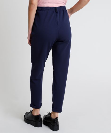 Calça Feminina Carrot Alfaiatada com Bolsos Azul Marinho