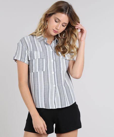 Camisa Feminina Listrada com Bolso e Botões Manga Curta Cinza