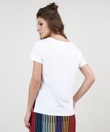 Blusa Feminina "Muita Calma Nessa Alma" Manga Curta Decote V Branca
