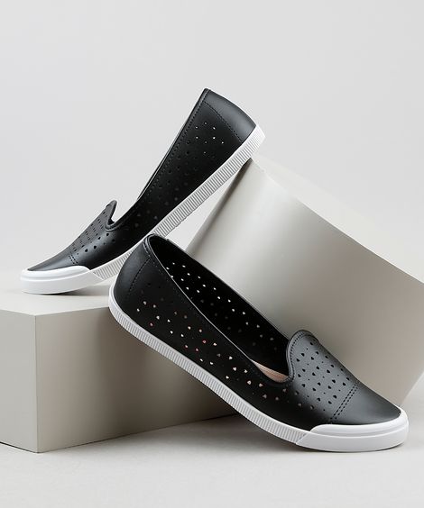 Slipper Feminino Moleca com Micro Vazados de Coração Preto