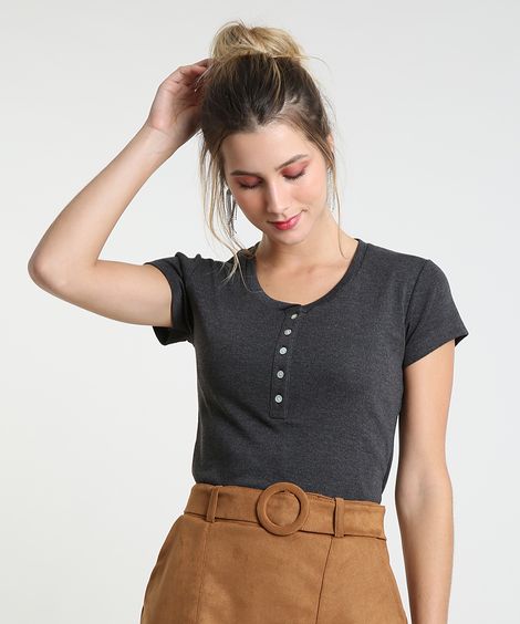 Camiseta Feminina Básica com Botões Manga Curta Decote Redondo Cinza Mescla Escuro