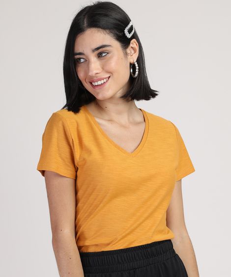camiseta de algodão peruano decote v amarela