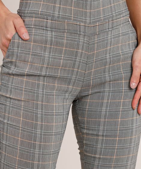 Calça Legging Feminina em Jacquard Estampada Xadrez Cintura Média Cinza
