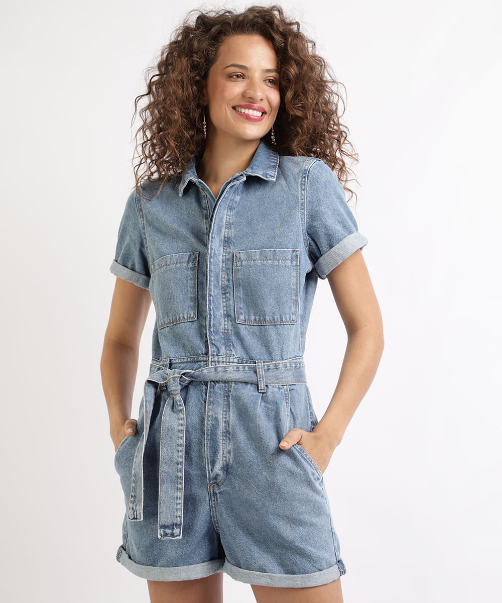 Macaquinho Jeans Feminino com Bolsos e Faixa para Amarrar Azul Menor preço em Macaquinho Jeans Feminino com Bolsos e Faixa para Amarrar Azul