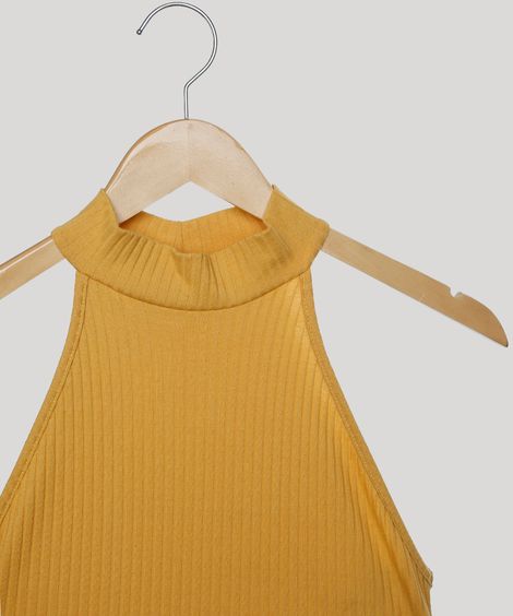 Vestido Feminino Midi Halter Neck Canelado com Fenda Gola Alta Mostarda