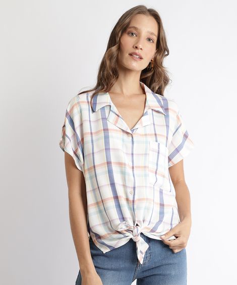 Camisa Feminina Estampada Xadrez com Bolso e Nó Manga Curta Off White