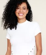 Blusa-Feminina-Canelada-com-Botoes-Manga-Curta-Gola-Alta-Off-White-9957943-Off_White_5