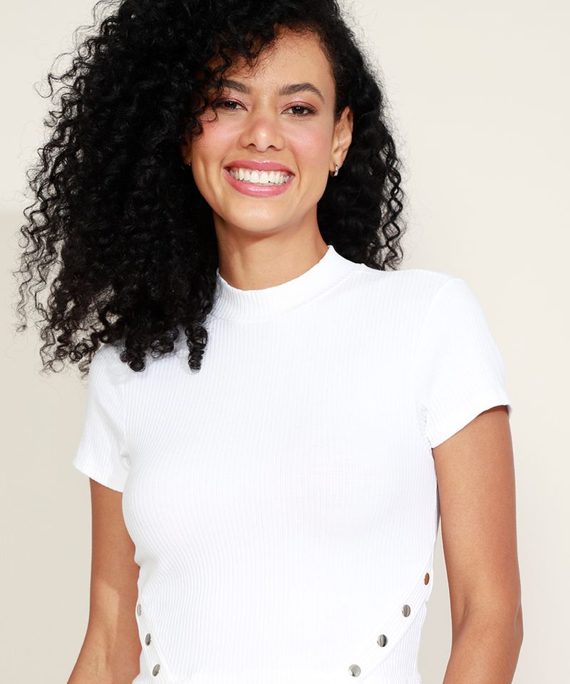 Blusa-Feminina-Canelada-com-Botoes-Manga-Curta-Gola-Alta-Off-White-9957943-Off_White_5