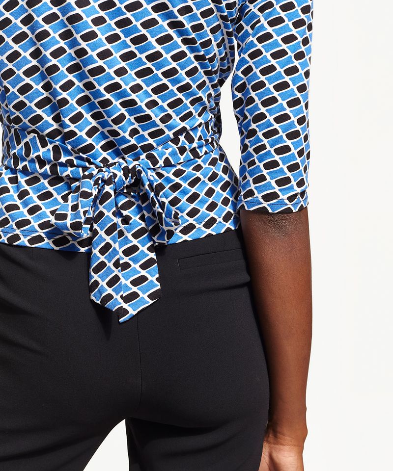Blusa-Feminina-DVF-Transpassada-Estampada-Geometrica-Manga-3-4-Decote-V-Azul-Claro-9954176-Azul_Claro_5