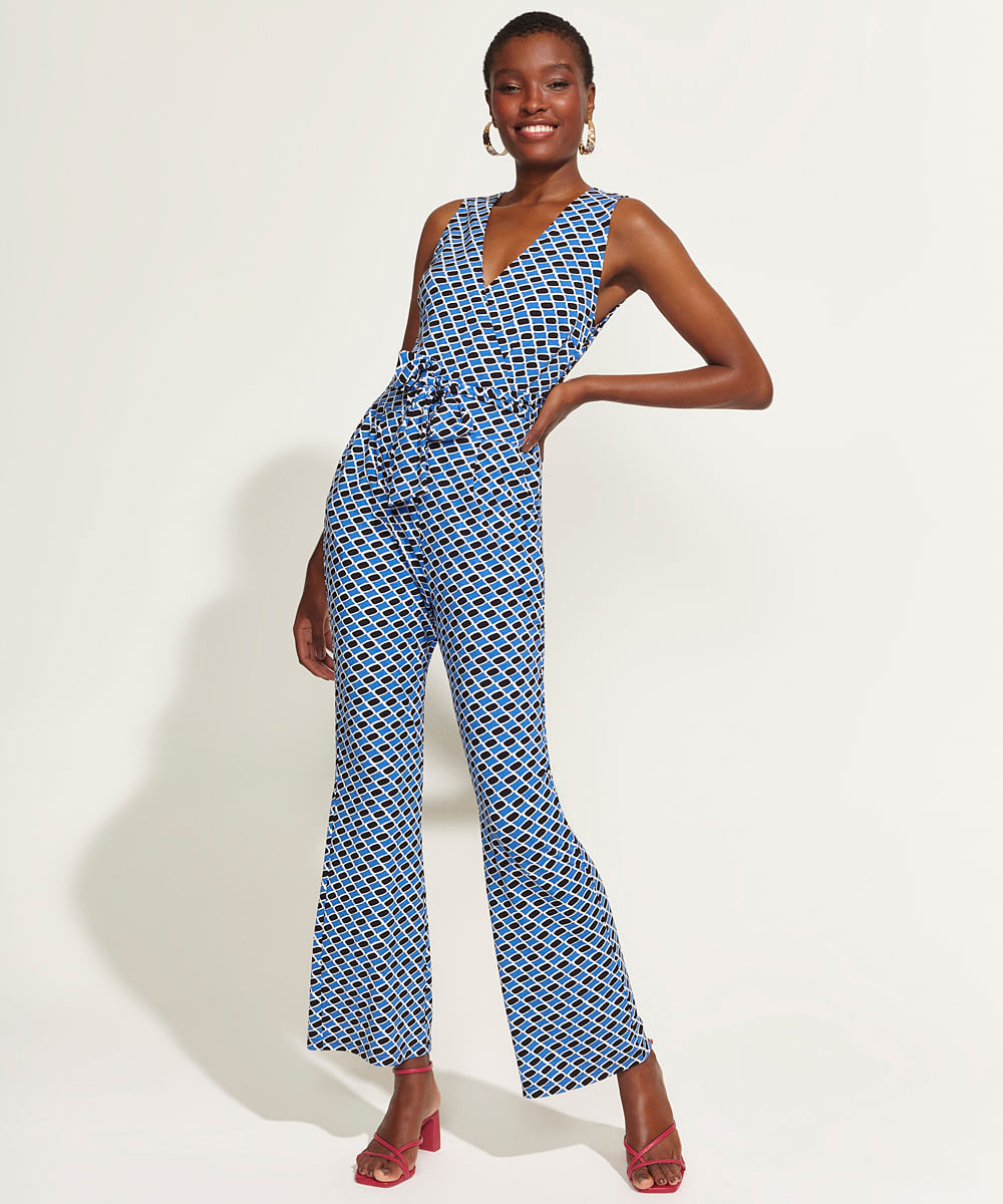 Macacão Feminino DVF Flare Estampado Geométrico com Faixa para Amarrar Sem Manga Azul Claro Menor preço em Macacão Feminino DVF Flare Estampado Geométrico com Faixa para Amarrar Sem Manga Azul Claro
