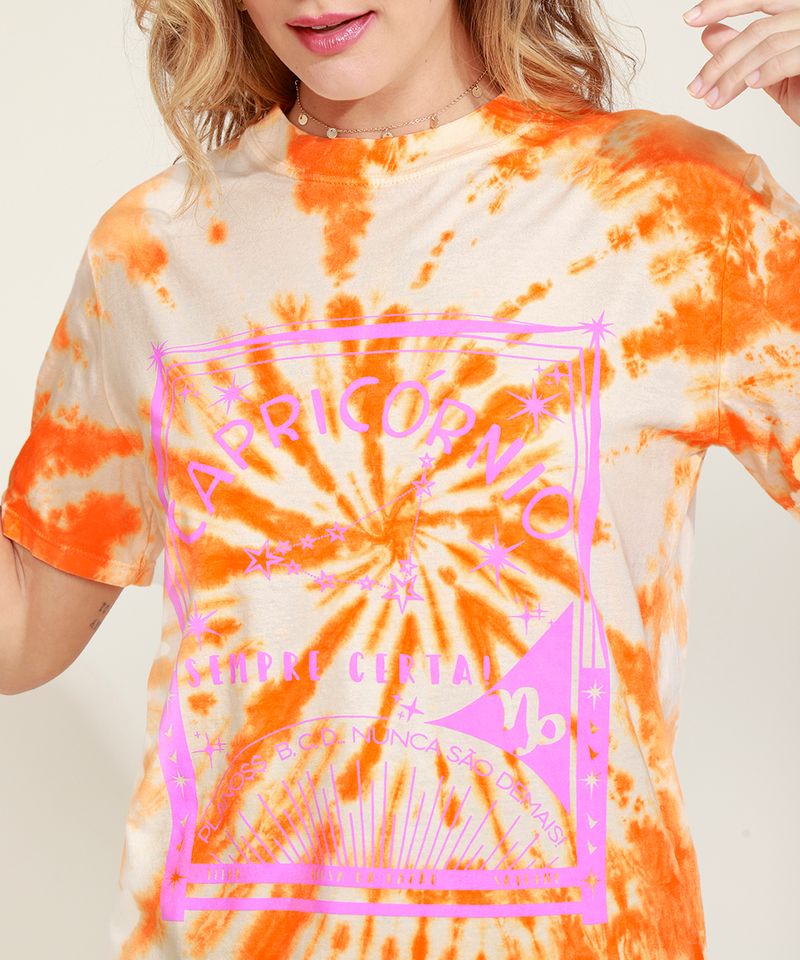Blusa-Feminina-Signo-Capricornio-Estampada-Tie-Dye-Manga-Curta-Decote-Redondo-Mostarda-9964704-Mostarda_4