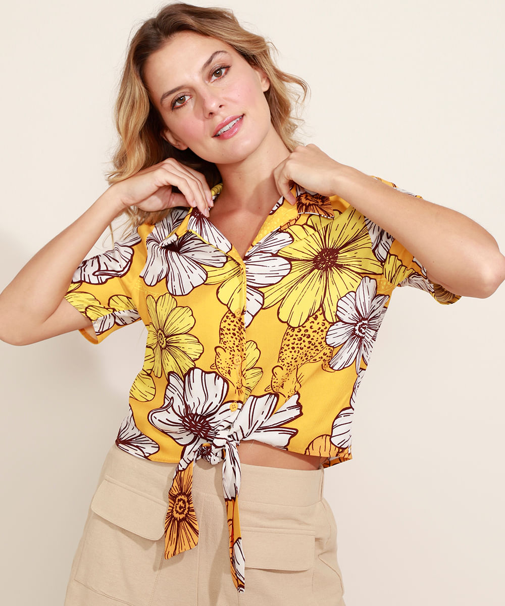 camisa feminina estampada floral onça com nó manga curta amarela - C&A