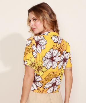 Camisa Feminina Estampada Floral Onça com Nó Manga Curta Amarela