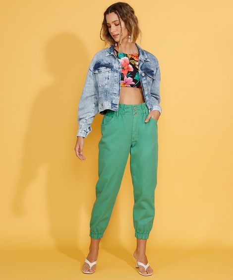 Jaqueta Jeans Feminina Cropped Marmorizada com Bolsos Manga Bufante Azul Claro