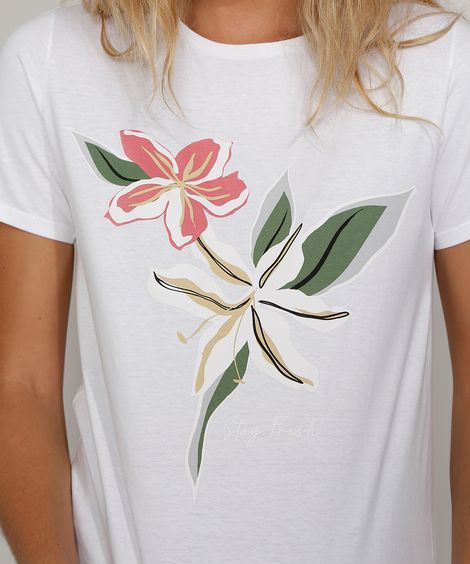 Camiseta Feminina Flor Manga Curta Decote Redondo Off White
