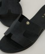 Rasteirinha-Feminina-Slide-Oneself-Texturizada-Croco-com-Recortes-Preta-9983897-Preto_3