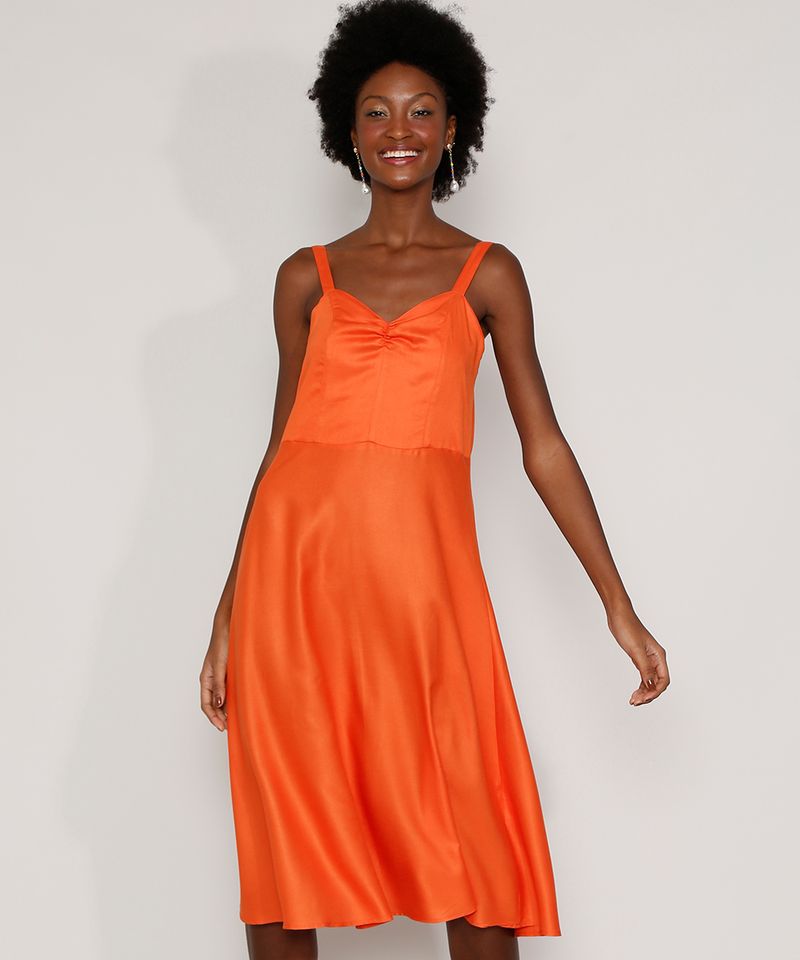 Vestido feminino midi evasê com franzido, da C&A