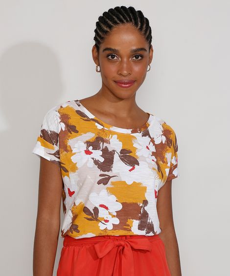 Camiseta Feminina Estampada Floral Manga Curta Decote Redondo Multicor
