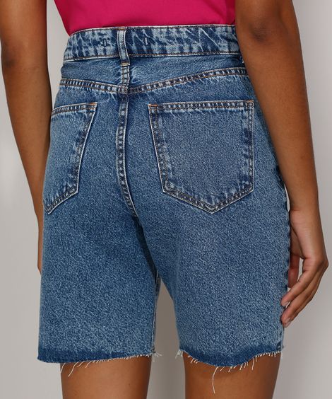 Bermuda Jeans Feminina Cintura Alta Marmorizada com Barra a Fio Azul Médio