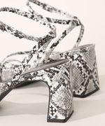 Sandalia-Feminina-Salto-Medio-Estampada-Animal-Print-Cobra-Oneself-Preta-9984391-Preto_6