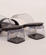 Tamanco-Feminino-Oneself-Salto-Baixo-em-Acrilico-com-Tira-de-Vinil-Preta-9984381-Preto_3