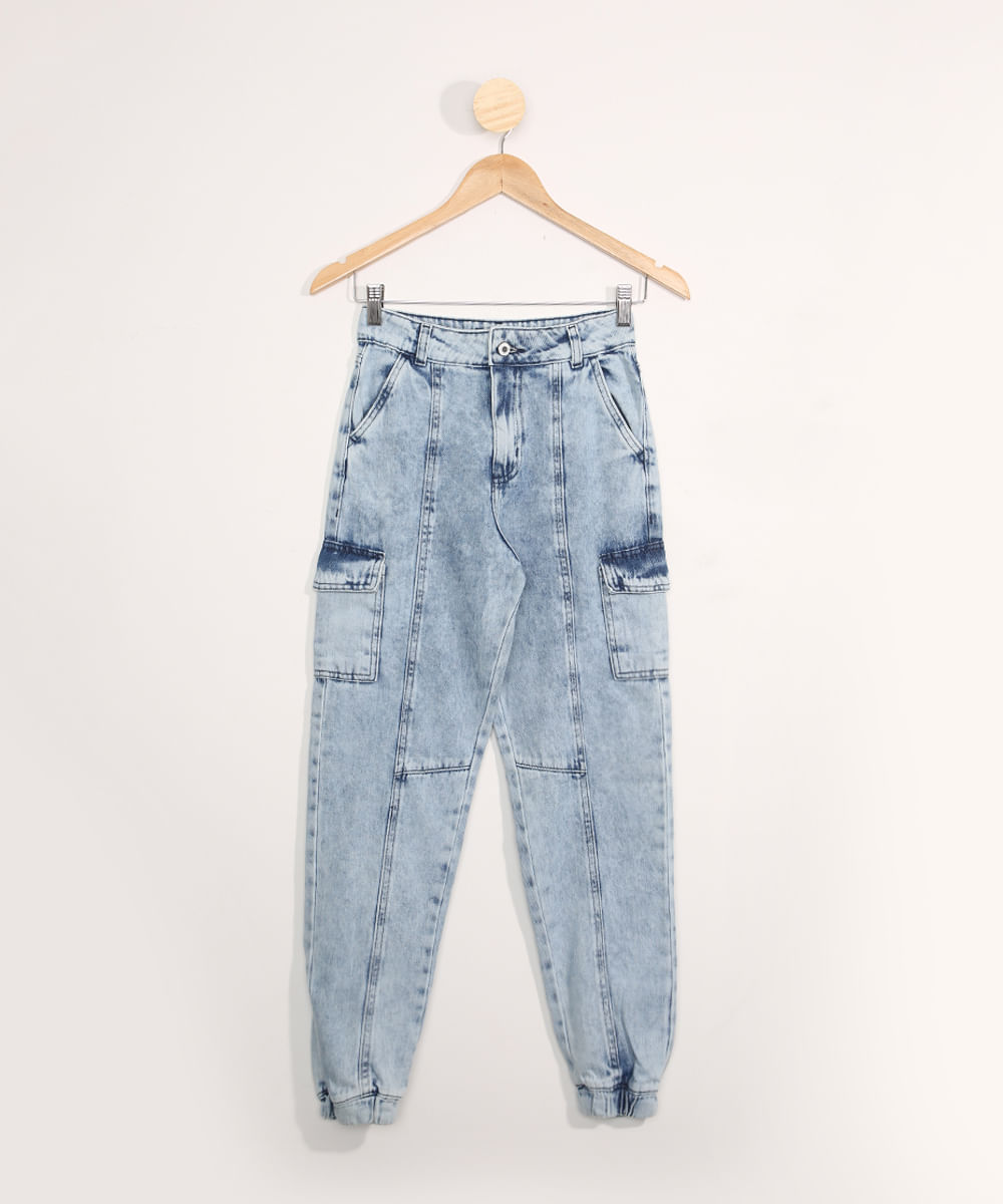 Calça Jeans Juvenil Jogger com Recortes Azul Claro Menor preço em Calça Jeans Juvenil Jogger com Recortes Azul Claro