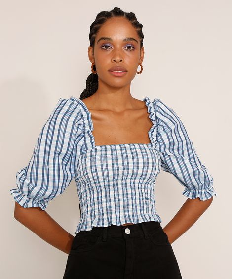 Blusa Feminina Estampada Xadrez Manga Bufante Cropped com Lastex e Babado Decote Reto Azul Escuro