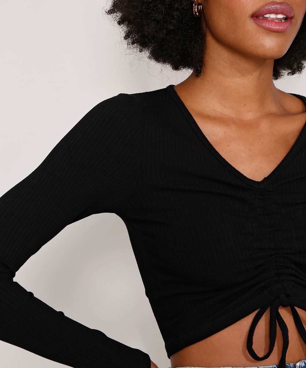 <em>Cropped</em> canelado preto, da C&A