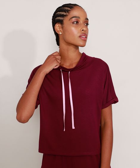 Camiseta Esportiva Manga Curta Gola Alta com Cadarço Vinho