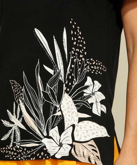 Camiseta Ampla Folhagem Manga Curta Decote Redondo Preta