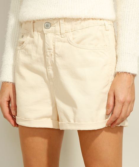 Short Mom de Sarja Cintura Alta com Barra Dobrada Off White