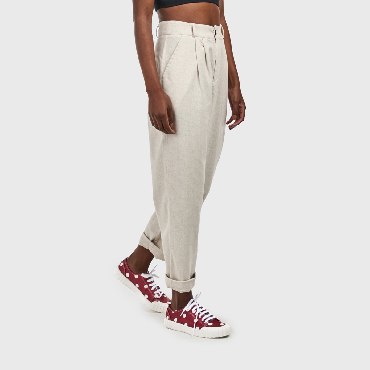 Calça feminina de alfaiataria, da Aragäna