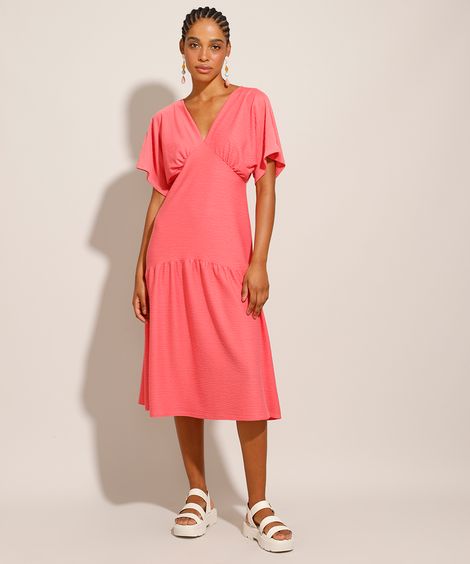 Vestido Midi Texturizado com Recortes Manga Curta Ampla Coral
