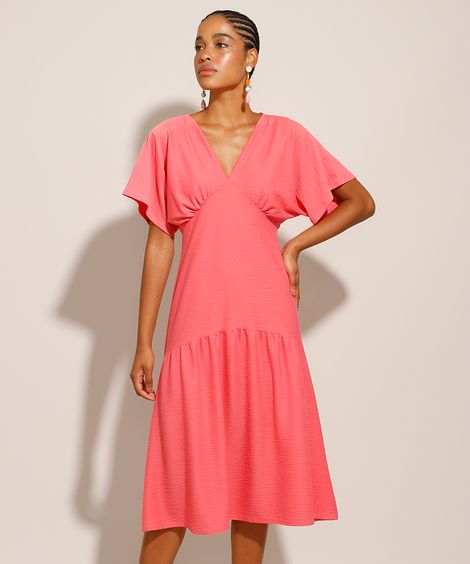 Vestido Midi Texturizado com Recortes Manga Curta Ampla Coral