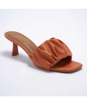 Mule Feminino Scrunchie Salto Medio- Caramelo