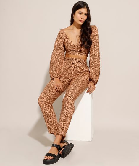 Blusa Cropped de Viscose Estampada Animal Print Onça Manga Bufante Decote V Bege