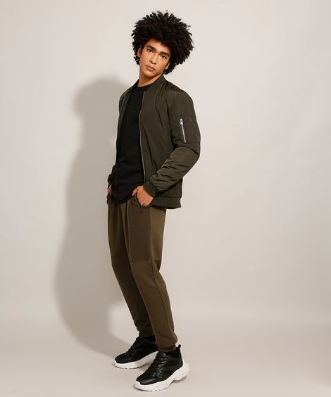 Calça Relaxed de Moletom com Recortes Canelados e Bolso de Zíper Verde Militar