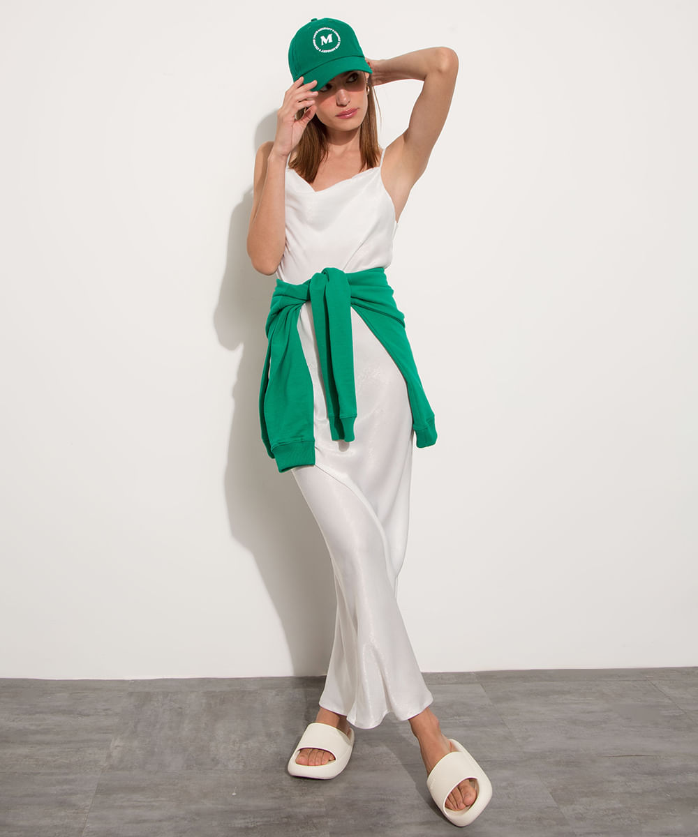 <em>Slip dress</em> acetinado, da C&A