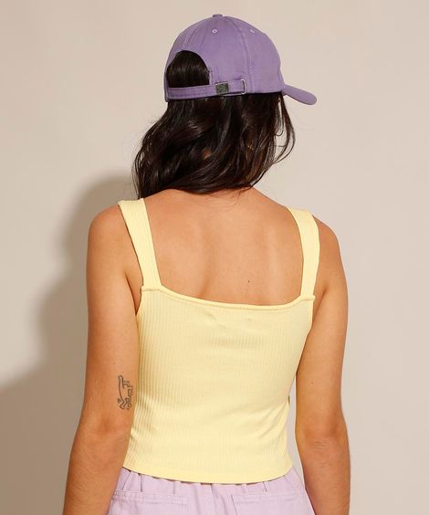 Regata Cropped Canelada Alça Larga Decote Reto Amarelo Claro