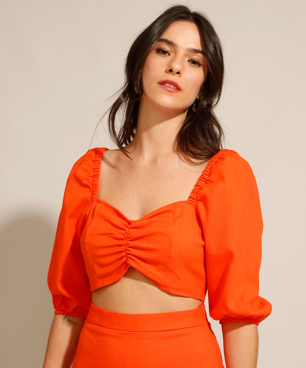 <em>Cropped</em> laranja com manga bufante curta, da C&A