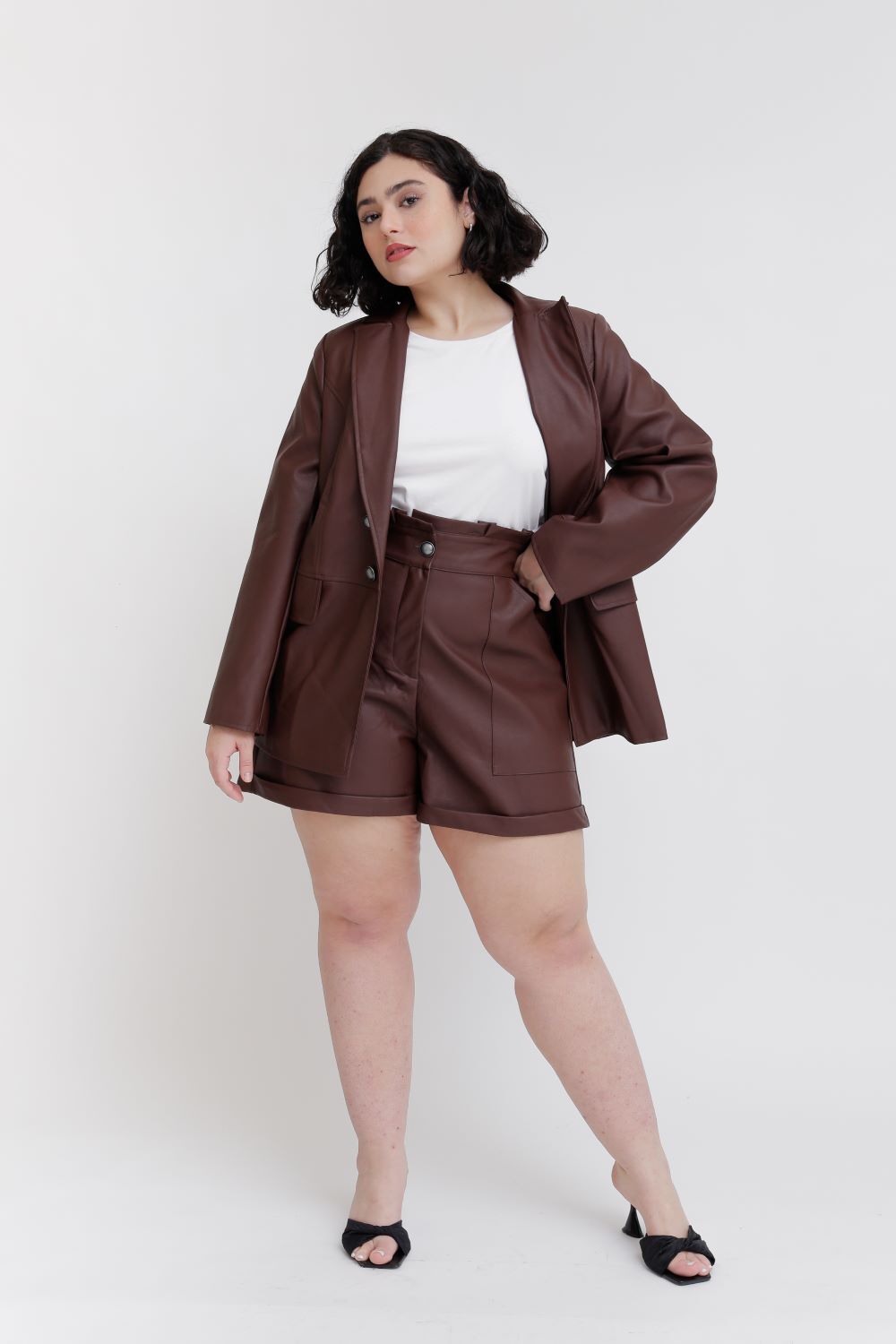 Blazer alongado marrom de couro, da C&A