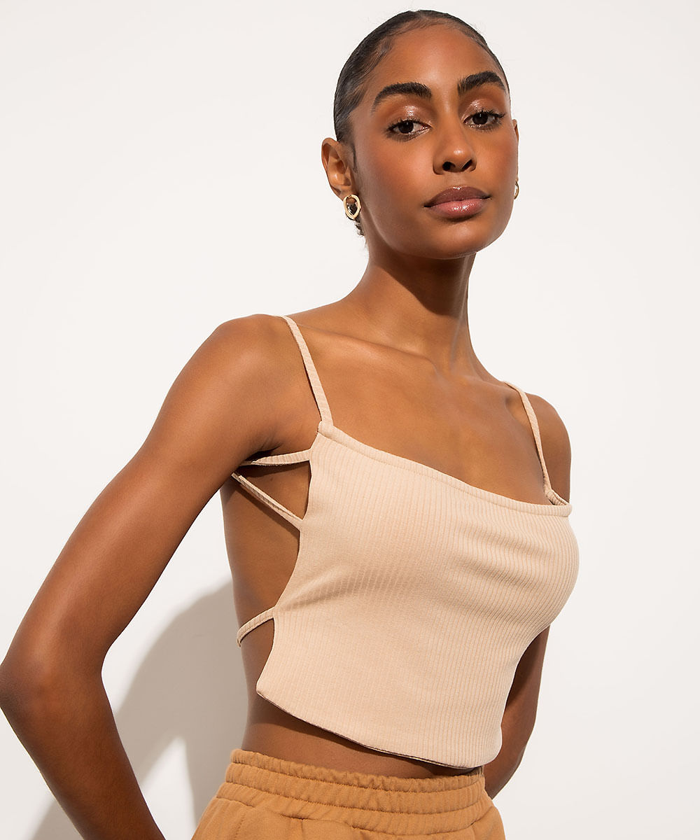 <em>Cropped</em> bege com tiras nas costas, da C&A