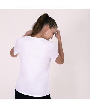 Camiseta Reta Feminina Gola  Basicamente Branca