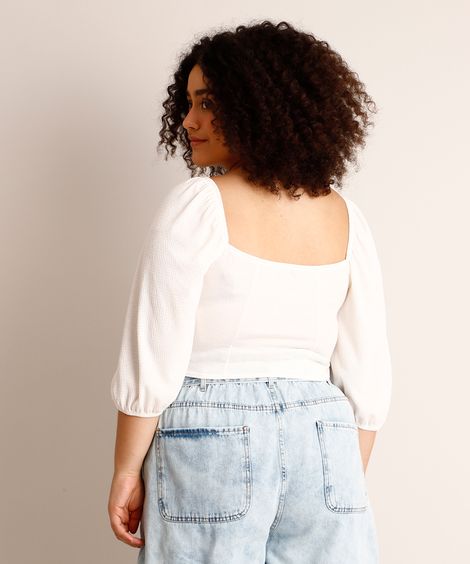 Blusa Plus Size Cropped Texturizada com Amarração Manga Bufante Decote Princesa Off White