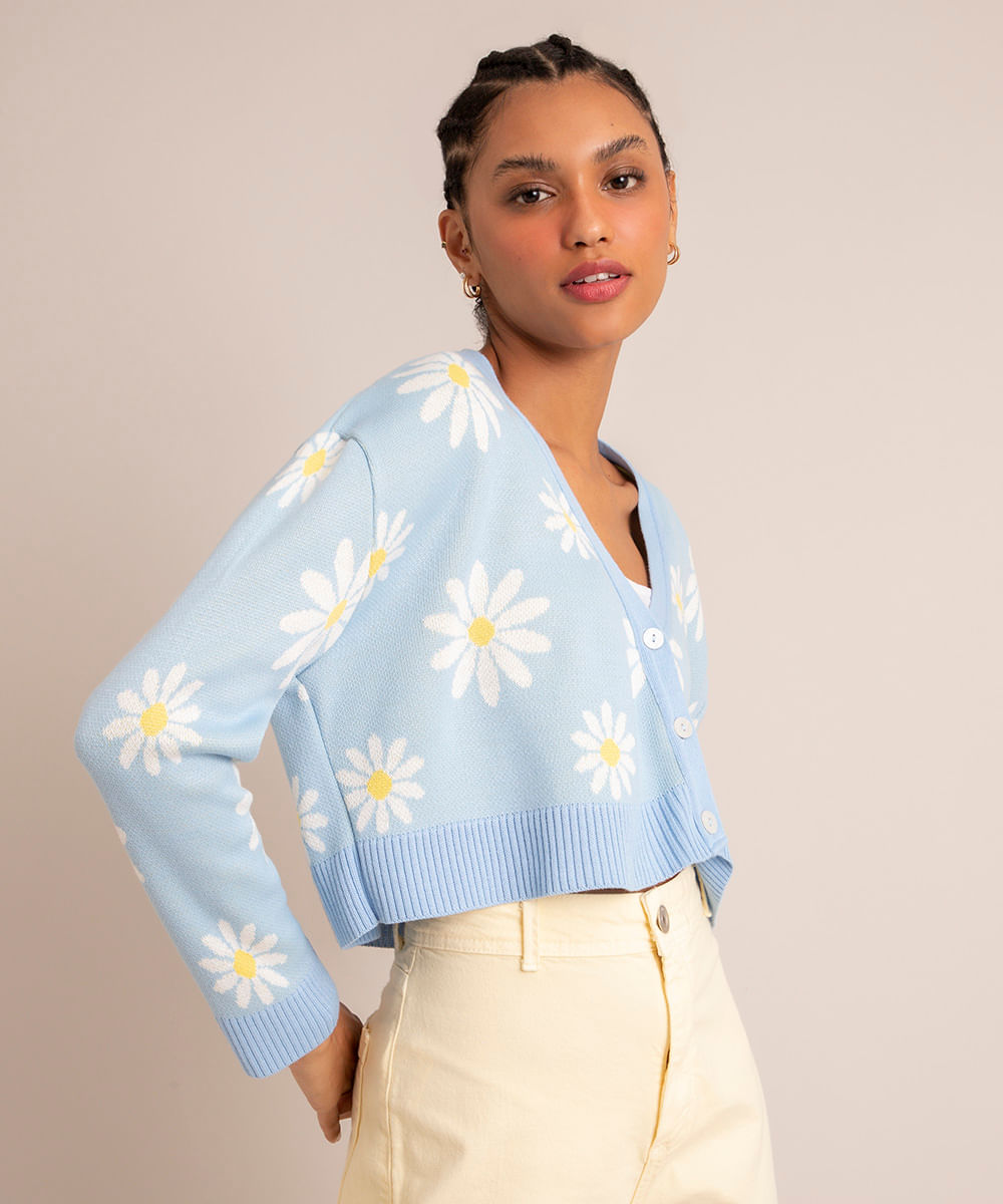 Cardigan <em>cropped</em> de margaridas, da C&A