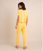 conjunto-basico-de-camiseta-cropped-com-bolso-manga-curta-decote-redondo---calca-jogger-de-moletom-cintura-media--amarelo-claro-1006882-Amarelo_Claro_2