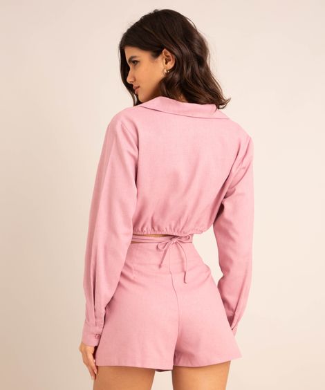 camisa cropped com linho manga longa amarração rosa